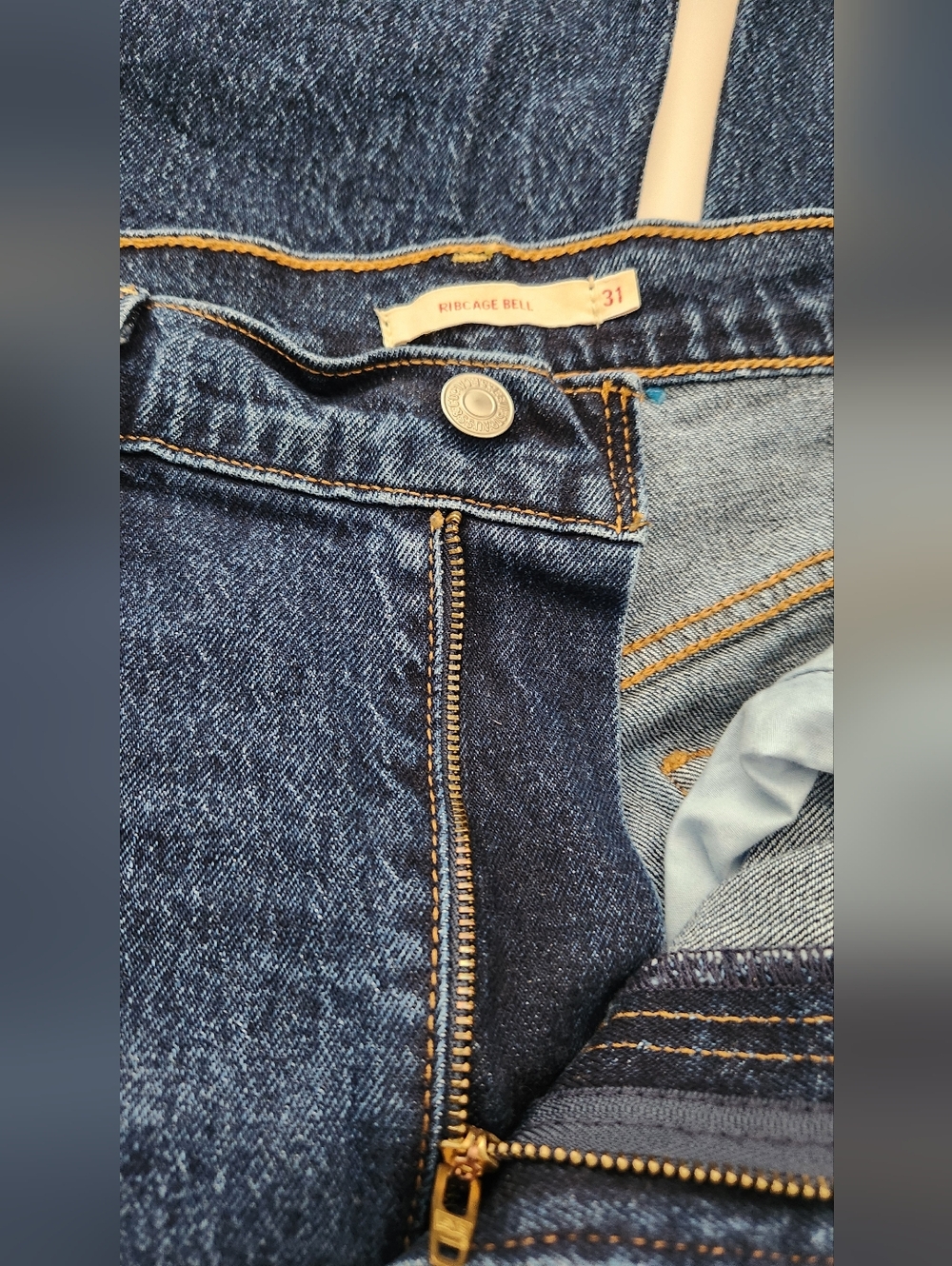 Levi's Ribcage Bell Jeans Size 31 - Picture 10 of 14